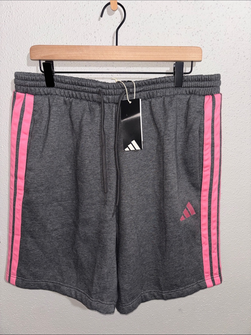Adidas - Men’s Gray & Pink fleece active shorts  (size Large)